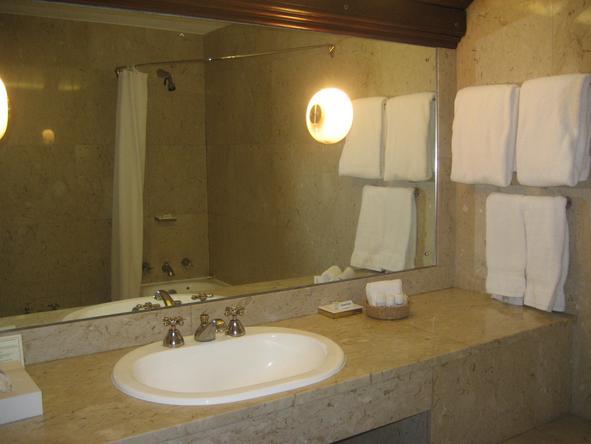Safari Park Hotel - Bathroom